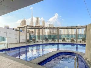 Elegant 2BR with Balcony and Burj Khalifa Skyline Views
