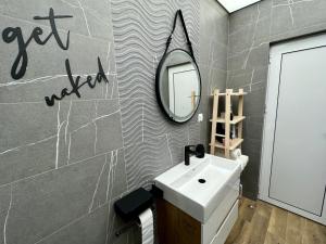 Downtown Gem - free garage