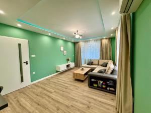 Downtown Gem - free garage