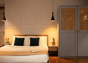 Seven Sands I Oak Wood I Pvt Pool - 2 BHK Duplex