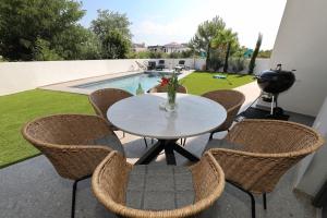 Apartment Robell Zaton privater Garten beheizter Pool Strandnähe