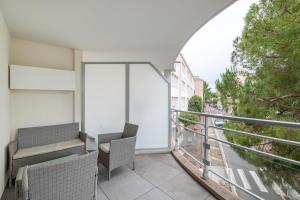 Le Printemps, centre Juan Les Pins , 100m des plages, 70m de la gare de Juan Les Pins