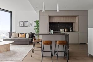 Luxury 2BR Apt Opposite Southern Cross