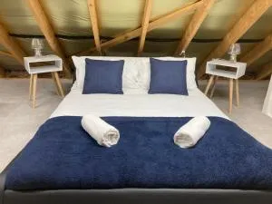 Cosy Coach House - Modern Studio for 3 - Parking - Kerne Bridge