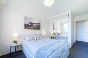 5mins Walk to Central 2 Bedroom Parking Pool