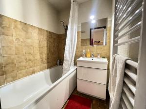 Appartements Residence Les Adrelles - STUDIO DE CHARME VUE MONT CHARVIN MAE-4781 : photos des chambres