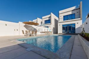 Serene 3BR Villa with Private Pool in Al Dana Island, Fujairah by Deluxe Holiday Homes - 4hvězdičkové hotely ve městě Fudžajra