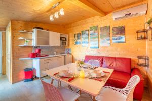 Maisons de vacances Le Chalet Houda et spa en option : photos des chambres