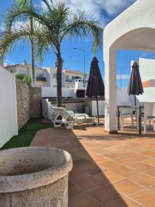 Oura Villa V2 Flores