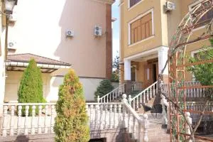 CITY GARDEN HOTEL - Karategin