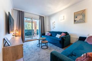 Mountain Views, Pool & Rooftop, Cozy 2BR for 6