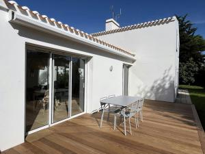 Maisons de vacances Maison pour 14 - 150 m de la plage de la Clere : photos des chambres