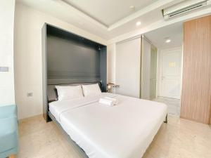 Luxurious Studio at Art Deco Apartment By Travelio