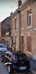 Maisons de vacances L'artistique, 4 lits, 2 chambres, stationnement gratuit, spacieux, atypique : Maison de Ville 2 Chambres