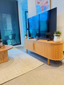 Lonsdale St CBD Family Apartment with FREE PARKING