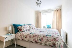 Belfast Central Apartment with Free Parking