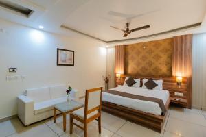 FabHotel Signature Inn