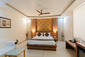 FabHotel Signature Inn