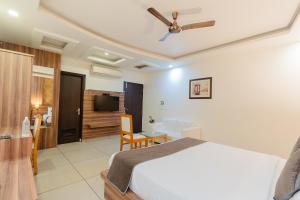 FabHotel Signature Inn