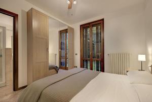 Lovely flat with shared pool and amazing lake view