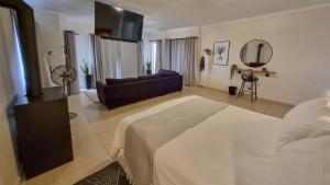 At 47 Turmalin Holiday House