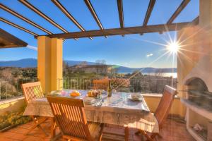 Johns House-Lakeview & shared pool - Happy Rentals