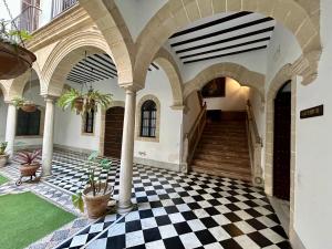 El Palacito "preferente para mayores de 21 años y familias "