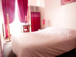 Hotels Logis Hotel Au Croissant : Chambre Double