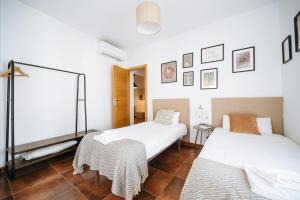 HomeySeville-Lovely Duplex at Santa Cruz 10 pax, Parking Optional