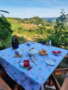 Sejours chez l'habitant Les coteaux de Planeze, NATURISTE : photos des chambres