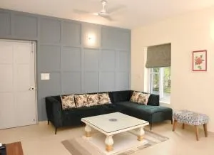Casa Cenica - 2bhk furnished apt, Arpora pool view - Bardez