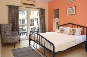 Casa Cenica - 2bhk furnished apt, Arpora pool view