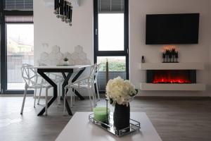 Luxury Landing 8-centrally located accomodation with private parking Targu Mures