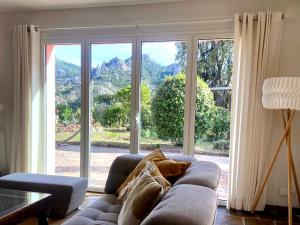 Villa avec piscine, parc naturel Estérel, nature, 15 min de Mandelieu