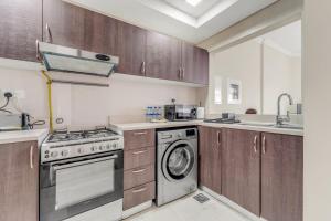Waves - Spacious 1BR with Balcony & Cozy Interiors in JVC