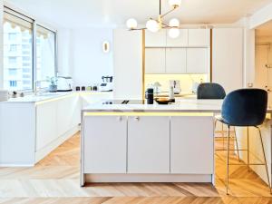 Luxury Flat with balcony near Arc de Triomphe