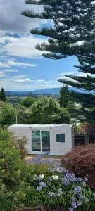 White cabin - Omanawa