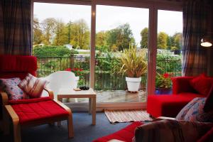 81 Glan Gwna chalet with lakeside balcony