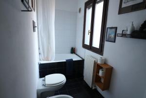 Very Central Vintage Milanese Apartment