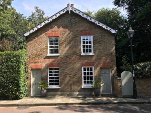 Charming Cottage with Roof Terrace