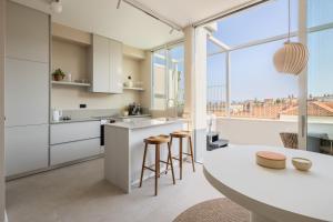 Rooftop Jacuzzi & City View Split Apartment