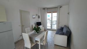 P312 nr 104 trilocale sul mare con ombrellone in prima fila