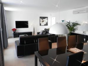 Villa Marluki, 4 bedrooms, pool and terraces