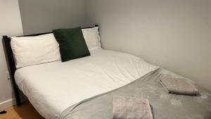 Central 2 Bed Flat - Leeds City Centre - For Relocatlors, Professionals, Long Stay Rates Available
