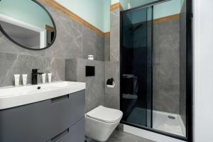 Elegancki Apartament Niedaleko Parku w Poznaniu z Tarasem i Parkingiem by Noclegi Renters