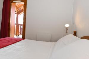 Chalets Charmant chalet de montagne en bord de piste : photos des chambres