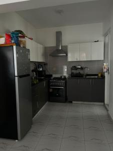 Secret Serenity - Modern, Stylish & Comfy 1 Bedroom Apartment With Workspace, Secure Parking, CCTV, Swimming Pool, Gym, And City Views in Nairobi