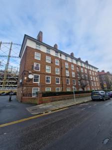 stylish bedroom ZONE 1