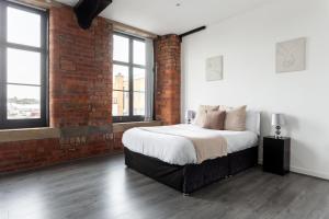 Bradford City Centre - City Mills 2 BR Apartment with Jacuzzi!