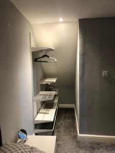 Captivating 1-Bed Apartment in Hednesford